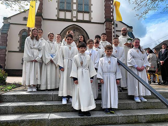 In Tannheim haben Jonas Bauer, Jonathan Delor, Mateo Jovanović, Greta Kaiser, Hannes Kienzler, Henry Wangler, Marie Lienhard von Pfarrer ...