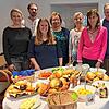Die Initiatoren und die ehrenamtlichen Helfer des Frühstückstreffs, den es seit 15 Jahren gibt, im Alten Hof des Caritasverbandes ...