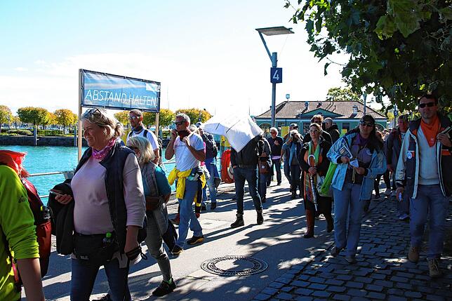 Bild 2: Querdenker in Konstanz: So liefen die Demos und Gegenproteste