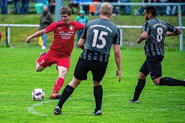 Bild 1: FC Schlüchttal gewinnt Top-Spiel bei der SG Höchenschwand/Häusern mit 3:0 &ndash; und wir haben Bilder!