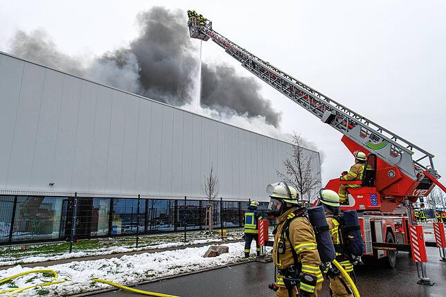 Bild 4: Großbrand bei Medizintechnikfirma in Meßkirch