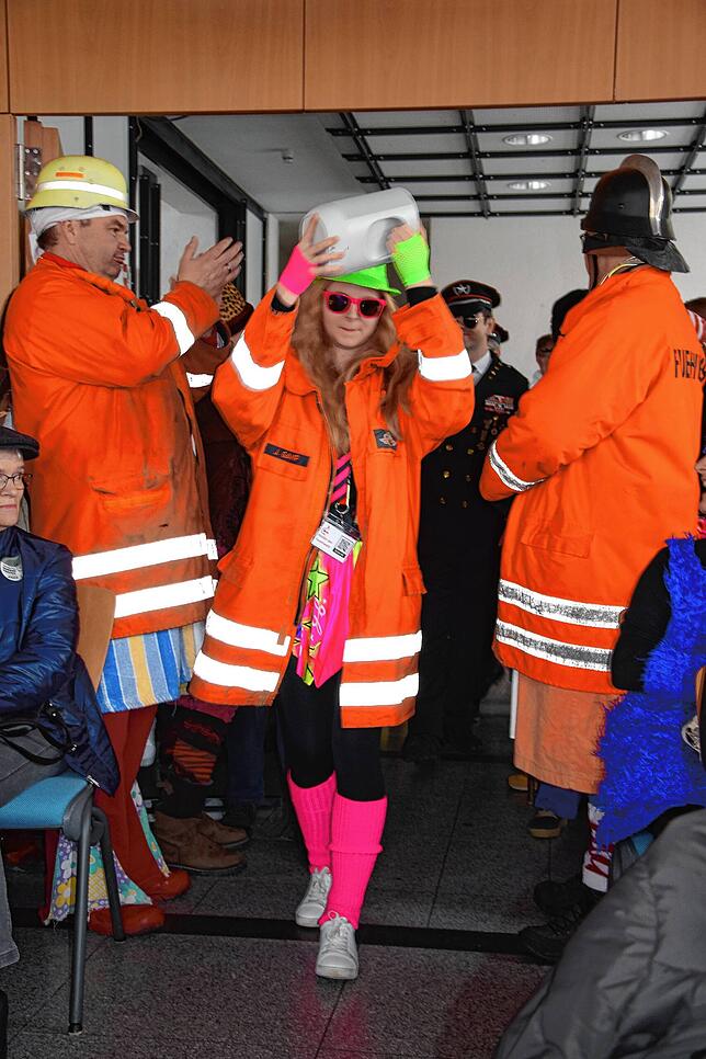Bild 24: Bilder vom Weilheimer Narrengericht: Fasnet in voller Farbenpracht erleben