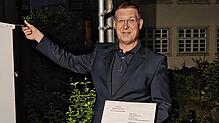Joachim Burger hat in der Nacht auf Samstag, 12. Juli, seine Bewerbungsunterlagen für die Bürgermeisterwahl in den Briefkasten des ...