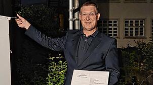 Joachim Burger hat in der Nacht auf Samstag, 12. Juli, seine Bewerbungsunterlagen für die Bürgermeisterwahl in den Briefkasten des ...