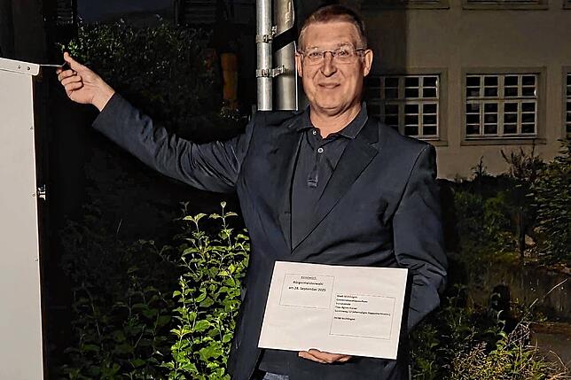 Joachim Burger hat in der Nacht auf Samstag, 12. Juli, seine Bewerbungsunterlagen für die Bürgermeisterwahl in den Briefkasten des ...