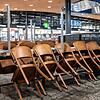 Der Dreikönigstag 2021 am Zürcher Flughafen: Stühle und Tischer bleiben leer. Die Schweiz hatte &ndash; nach anfänglichem Zögern &ndash; ...