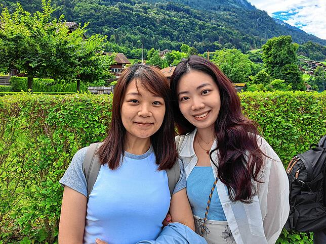 Casie (links) und Charlene sind aus Hongkong angereist.