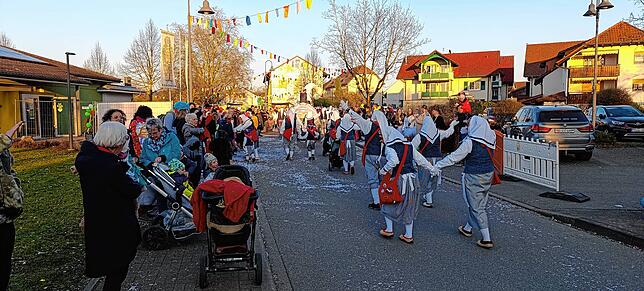 Bild 32: So schön war die gemeinsame Straßenfasnet in Oberlauchringen