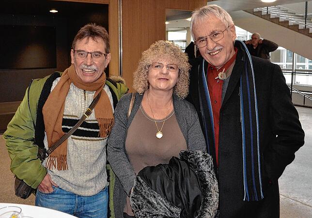 Jürgen Thöt, Elfi Thöt und Eckehart Gäbler sehen nun ein wenig optimistischer in die Zukunft.