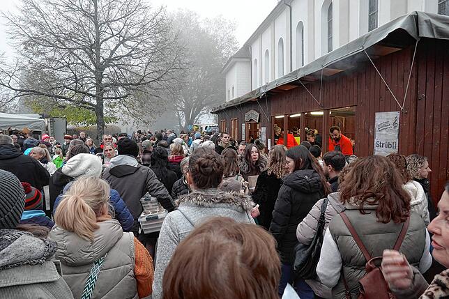 Voller Erfolg: „E rächti Druggede“ herrschte beim Martinimarkt in Görwihl der trotz dichtem Nebel so gut besucht, dass man im dichten ...