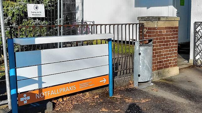 Die Notfallpraxis der Kassenärztlichen Vereinigung im ehemaligen Pförtnerhäuschen des Hegau-Klinikums ist für Patienten mit akuten, aber ...