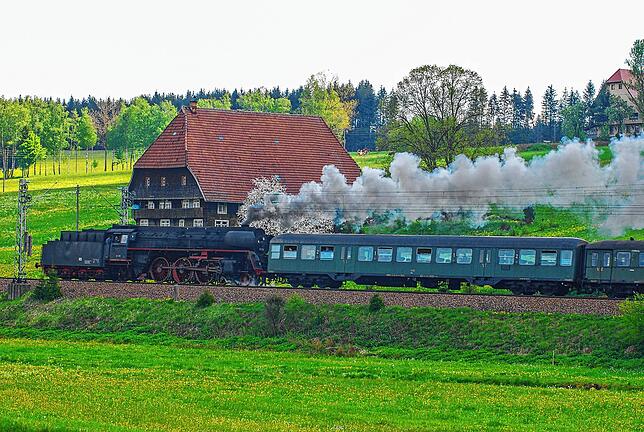 So eine Dampflok wie auf dem Archivbild im Groppertal befuhr am Samstag, 23.August die Schwarzwaldbahnstrecke von Triberg Richtung St. ...