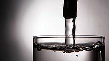 Wie viel die Menschen in der Region fürs Trinkwasser bezahlen, hängt maßgeblich vom Wohnort ab.