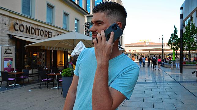 Viktor Kauter aus Singen hat seit einem halben Jahr Probleme mit seinem Mobilfunkanbieter: Er hat häufig mit einer langsamen oder ...