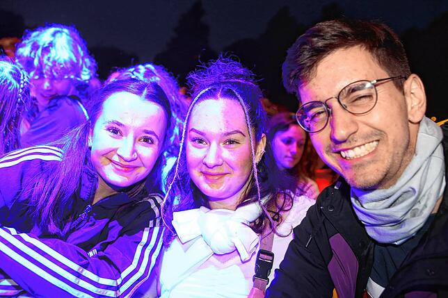 Bild 20: Am ersten Abend tanzen tausende Fans vor den Campus-Festival-Bühnen