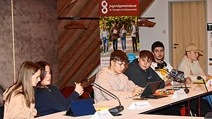 In der Sitzung des Jugendgemeinderats St. Georgen bringen sich (von links) Lilly Dieterle, Letizia Bonomo, Leon-Fabian Langer, Lenny ...