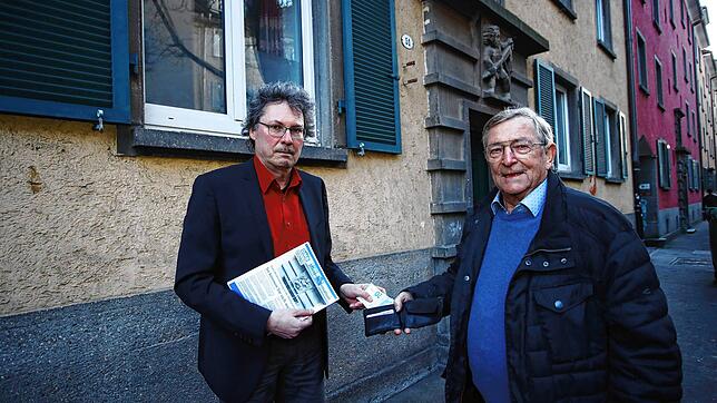 Mietern in der Markgrafenstraße soll das Geld aus der Tasche gezogen werden, sind Winfried Kropp (links) und Herbert Weber (rechts) vom ...
