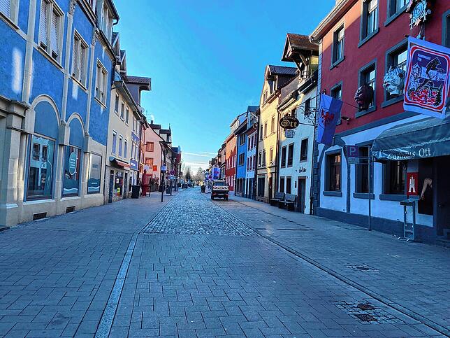 Leere Färberstraße am Schmotzige.