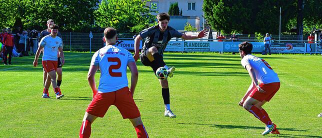 Bild 17: SV Jestetten gewinnt Kellerderby mit 2:1 gegen den FC Hochrhein – und wir haben Fotos!