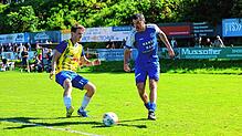 Yves Graf (rechts, hier beim Duell am vergangenen Wochenende gegen den FC Singen) traf doppelt für die Radolfzeller in der Verlängerung.