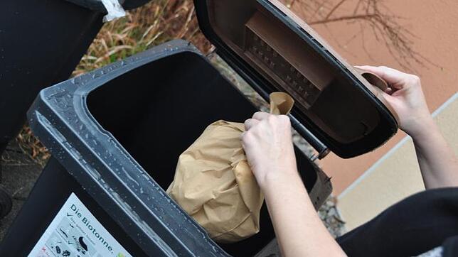 Im Januar 2019 ist die Biotonne auch im Kreis Waldshut angekommen: Die Anschaffung ist freiwillig und kostenlos. Ein Biodeckenfilter ...