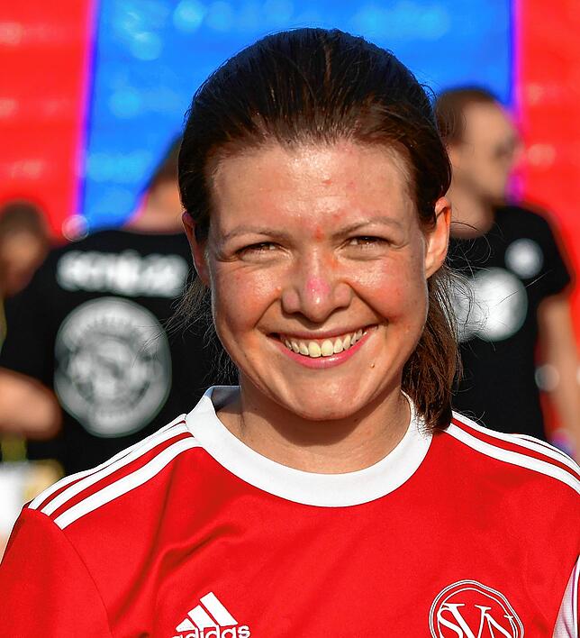 Anna Butowski (30) lebt mit ihrem Partner in Niederhof, wo sie beim heimischen Sportverein seit frühester Kindheit spielt. Mittlerweile ...