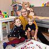 Tagesmutter Birgit Wörner betreut aktuell eines von vier Kindern im Rahmen der Notbetreuung. Ihre Enkel Sophia und Moritz fühlen sich im ...