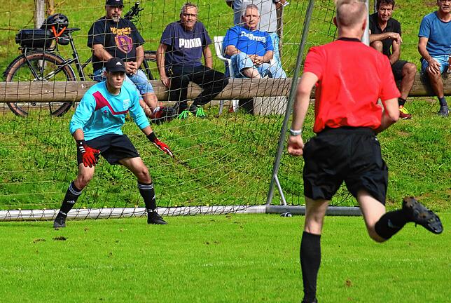 Bild 22: SV Eichsel muss gegen den FC Huttingen mit einem 1:1 zufrieden sein &ndash; und wir haben die Bilder!