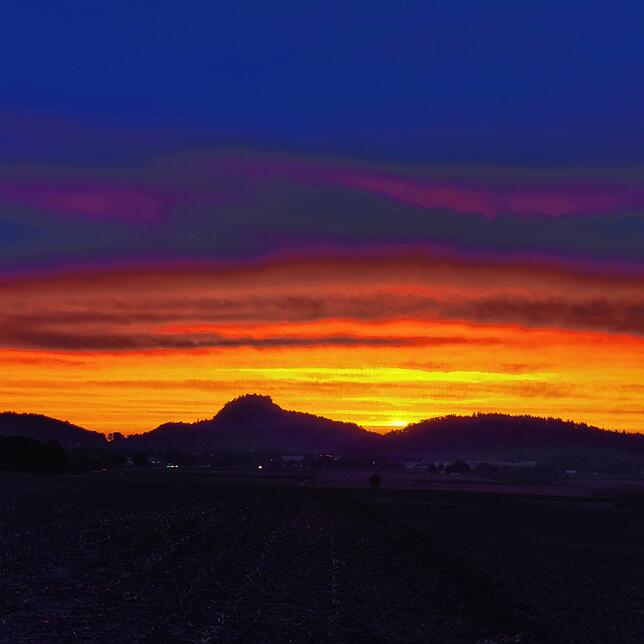 Aufnahmen vom Donnerstagmorgen mit Blick aus Riedheim auf Hontes und einen wunderschönen Sonnenaufgang.