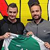 Hoffnungsträger: Vorsitzender Daniel Frey (rechts) freut sich über Neuzugang Nico Viola, der vom TuS Binzen zum abstiegsbedrohten SV ...