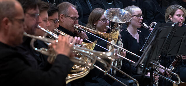 Das Bläserensemble der Stadtkapelle Mühlheim unter Leitung Antal Fenyvesi.