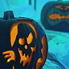Gruselig geschnitzte und beleuchtete Kürbisse gehören zu Halloween dazu. Aber gehört Halloween überhaupt zu uns?