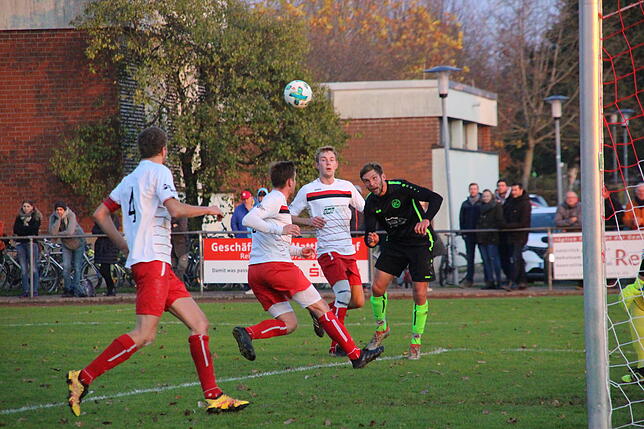 Bild 4: Die besten Bilder vom 5:0-Sieg der SG Reichenau/R.-Waldsiedlung gegen den FC Steißlingen!