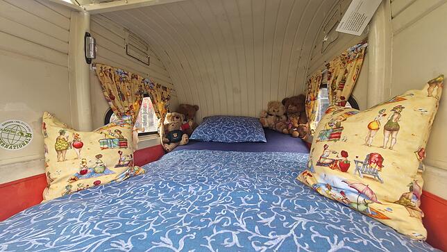 Viel Platz ist im Camper nicht. Dafür aber ganz viel Nostalgie.