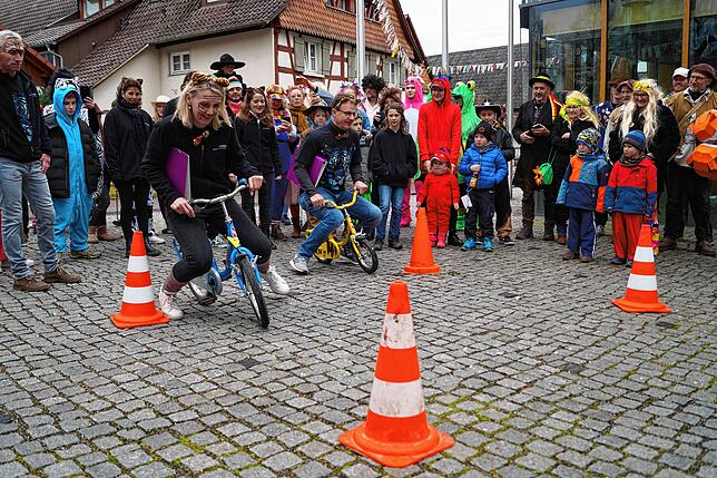 Bild 13: So bunt war der Rathaussturm in Frickingen