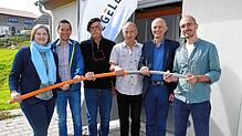 Es ist vollbracht: Ingrid Kaplitz vom Netzanbieter Stiegeler, Joachim Baumeister von Tillich Ingenieure, Breitbandbeauftragter Gerhard ...