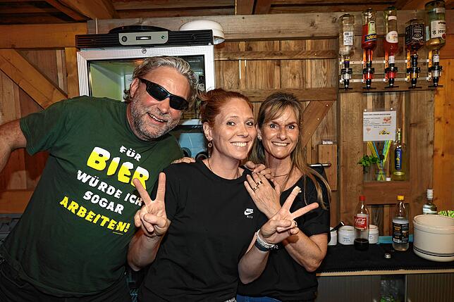 Bild 33: Wollmatinger Dorffest 2025: Wilde Engel bringen Stimmung und Partyfeeling pur
