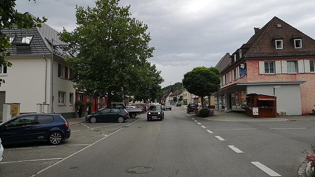 Die Häuser entlang der Tevesstraße liegen in der Gebietskulisse, die ins Landessanierungsprogramm aufgenommen werden soll.