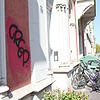 Auch an privaten Wohnhäusern wie hier in der Brauneggerstraße hat CREP bereits gesprayt &ndash; nach einer Übermalung erschien die ...