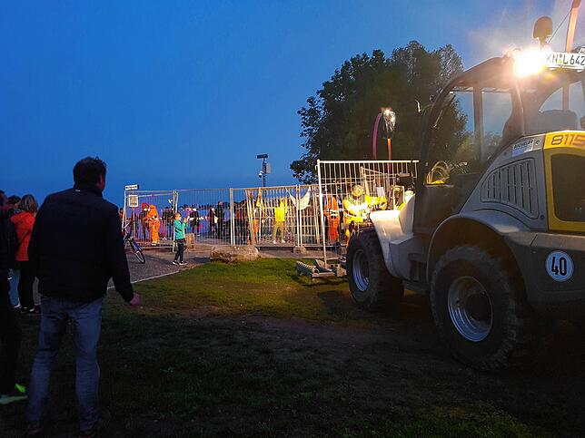 Bild 13: Die Zäune zur Schweiz sind weg: Hier fallen die Absperrungen in Konstanz