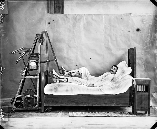 Eugen Wolf fotografierte den Bewegungsapparat des Sanatoriums Büdingen um 1910.