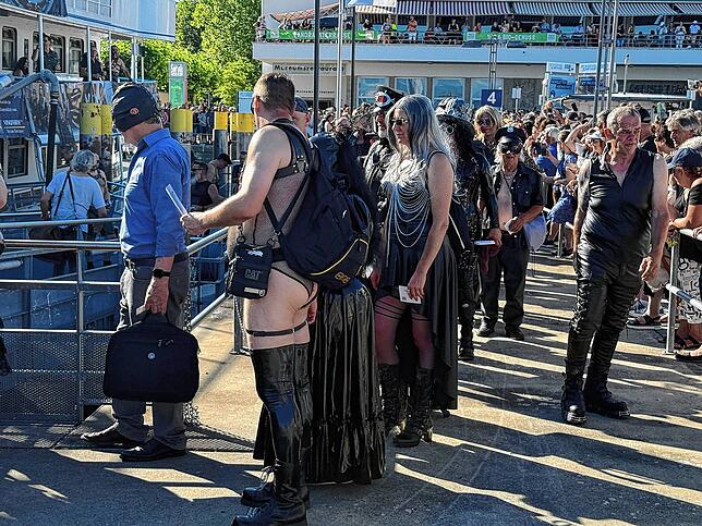 Bild 32: Das Torture Ship legt wieder ab: Die besten Bilder der BDSM- und Fetischfreunde am Bodensee