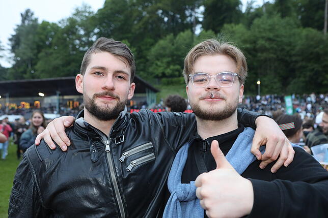 Bild 33: Los geht&lsquo;s &ndash; Fans und Mitarbeiter strömen auf das Festivalgelände