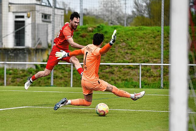 Entscheidung: Emir Muratovic trifft zum 3:1 in der 87. Minute.