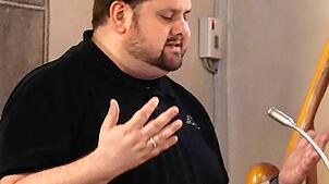 Pfarrer Jan-Dominik Toepper sieht das derzeitige Defizit als Chance. Bild: Putschbach
