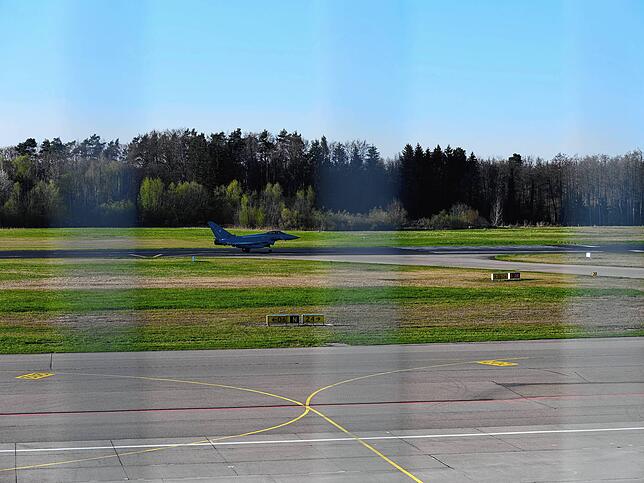 Bild 11: Landung eines Eurofighters am Bodensee Airport: Ein überraschendes Ereignis für alle - Hier die Bilder!