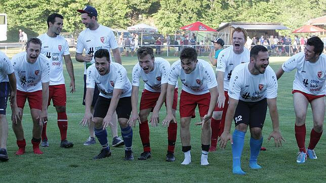Jubel: Timo Burgert, Nino Betz, Simon Hepp, Timon Baumgärtner, Elias Dörflinger, Michael Selb, Maximilian Müller und Luiz Stein (von ...