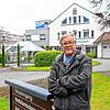 Hubert Steinmann, der Vorsitzende des Krankenhausfördervereins, vor dem Stockacher Krankenhaus. Eines der nächsten Projekte ist die ...