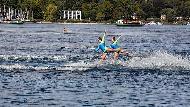 Bild 36: Konstanzer Seenachtfest 2022: Ein Highlight des Tages ist die Wasserski-Show