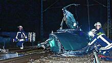 Der Kleinwagen wird am 23. Dezember 2023 durch den Zusammenprall mit der Schwarzwaldbahn vollständig zerstört. Verletzt wird dabei niemand.